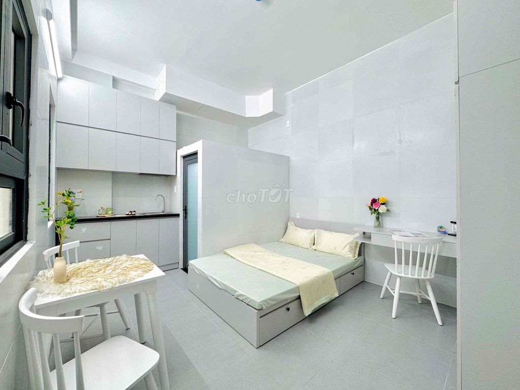 The new room-wide service apartment is just Lạc Long Quân-nay-small-song.