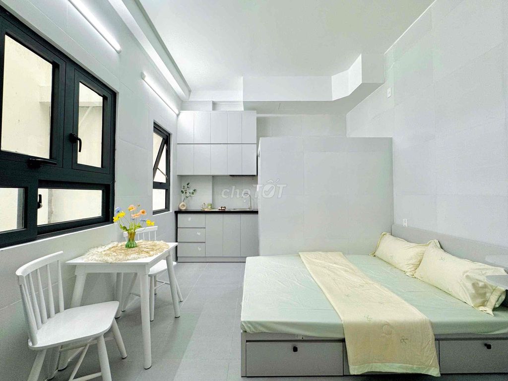 The new room-wide service apartment is just Lạc Long Quân-nay-small-song.