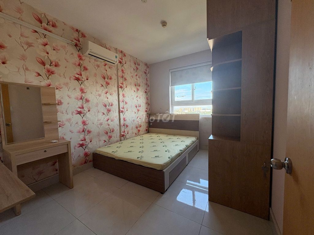 Rent the apartment. A full bedroom, right there. Nine.5 million matching small families.