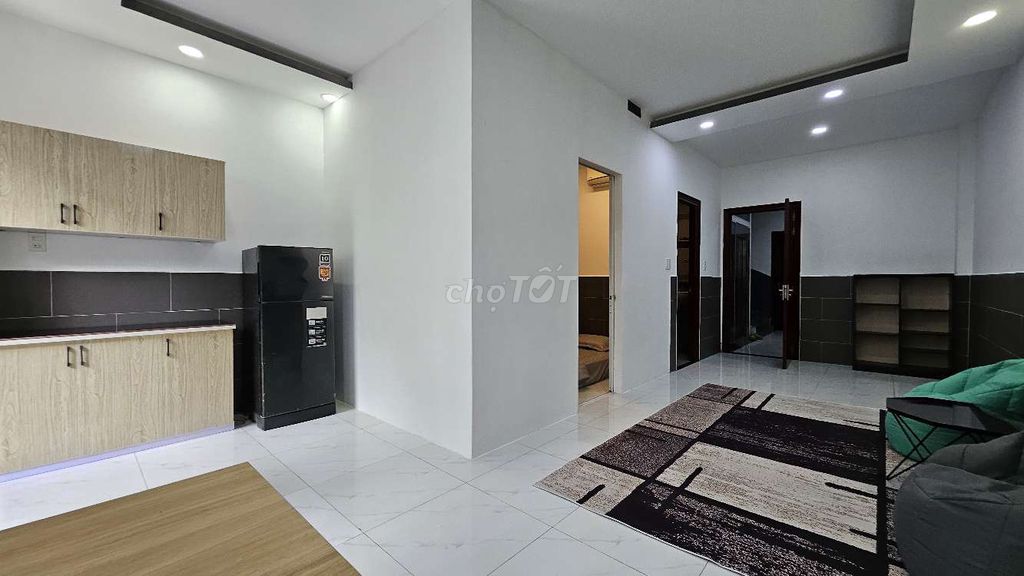 The kitchen apartment is 40 meters full of furniture, elevators, bags, and staying.