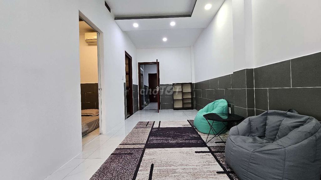 The kitchen apartment is 40 meters full of furniture, elevators, bags, and staying.