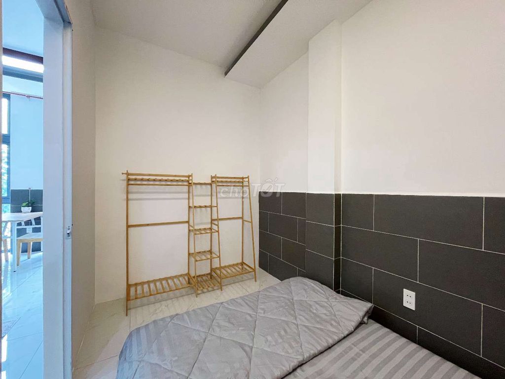 The kitchen apartment is 40 meters full of furniture, elevators, bags, and staying.