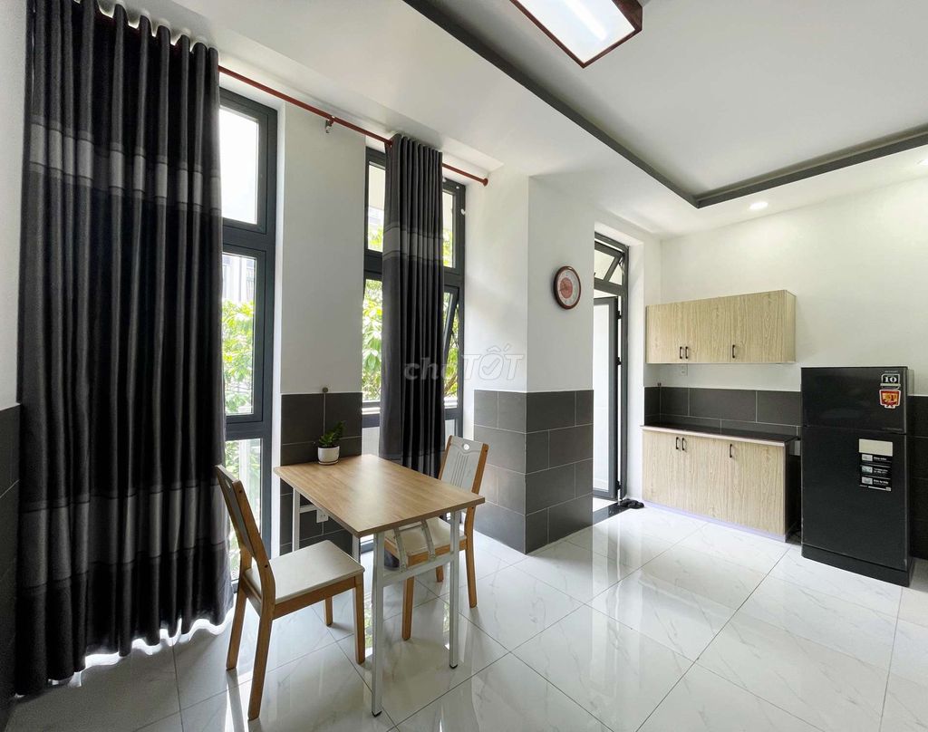 The kitchen apartment is 40 meters full of furniture, elevators, bags, and staying.