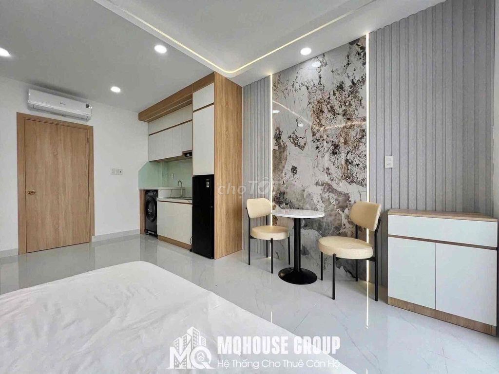 Tell Zhang Studio to stay close to Emart Phan Huy Ích Tân Bình.