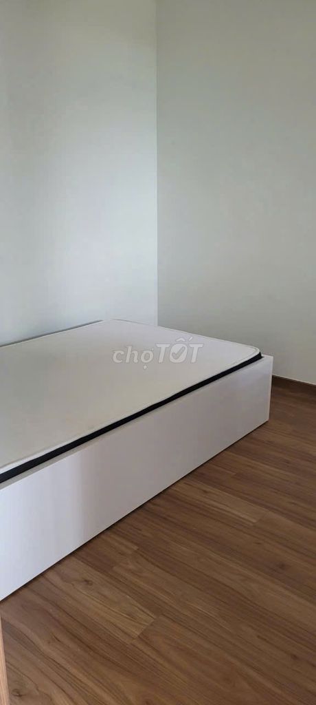 Rent two Eco Green Sài Gòn bedrooms - lots of nice big ones.
