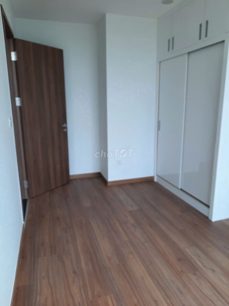 Rent two Eco Green Sài Gòn bedrooms - lots of nice big ones.