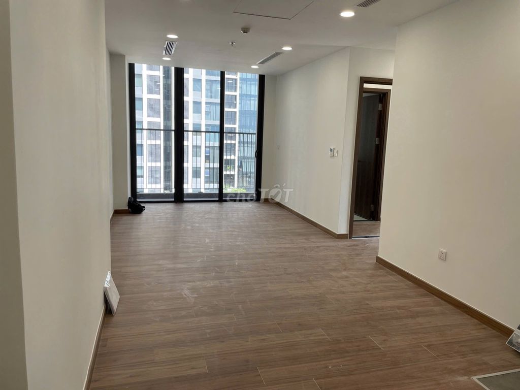 Rent two Eco Green Sài Gòn bedrooms - lots of nice big ones.