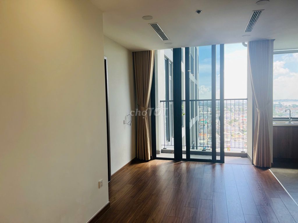 Rent two Eco Green Sài Gòn bedrooms - lots of nice big ones.
