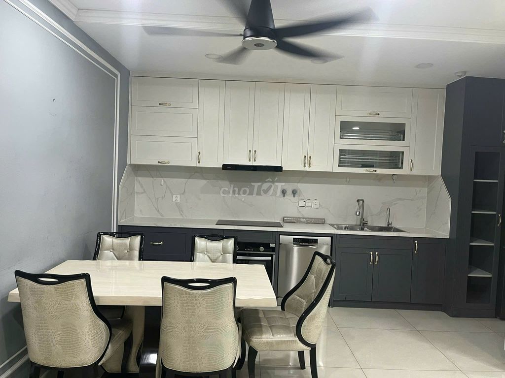 Rent EARC, 112 m2 3 bedroom plus 2 toilets + 1 Wat, full interior, at 18 million