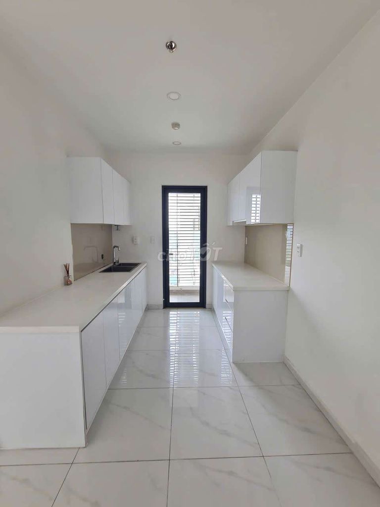 Rent the corner of 76 meters, 2 bedrooms, 2 toilets, D'lusso, D. Nguyễn Thị Định, District 2.