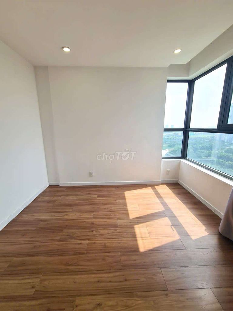 Rent the corner of 76 meters, 2 bedrooms, 2 toilets, D'lusso, D. Nguyễn Thị Định, District 2.