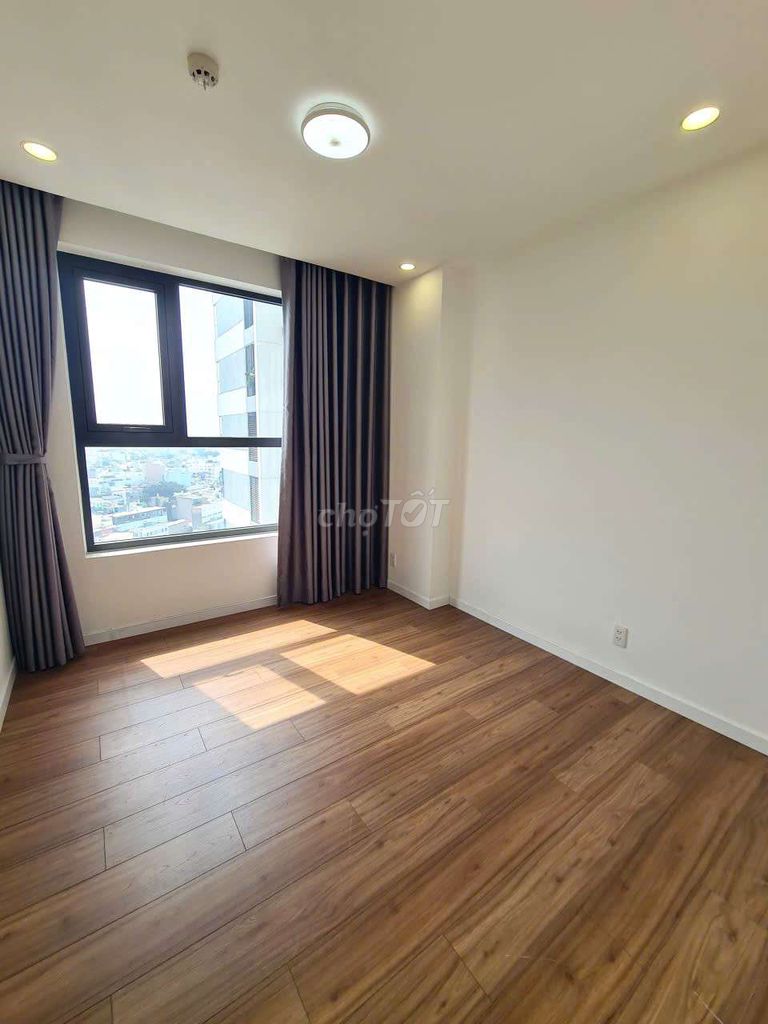 Rent the corner of 76 meters, 2 bedrooms, 2 toilets, D'lusso, D. Nguyễn Thị Định, District 2.