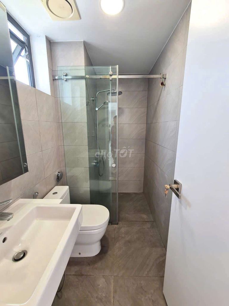 Rent the corner of 76 meters, 2 bedrooms, 2 toilets, D'lusso, D. Nguyễn Thị Định, District 2.