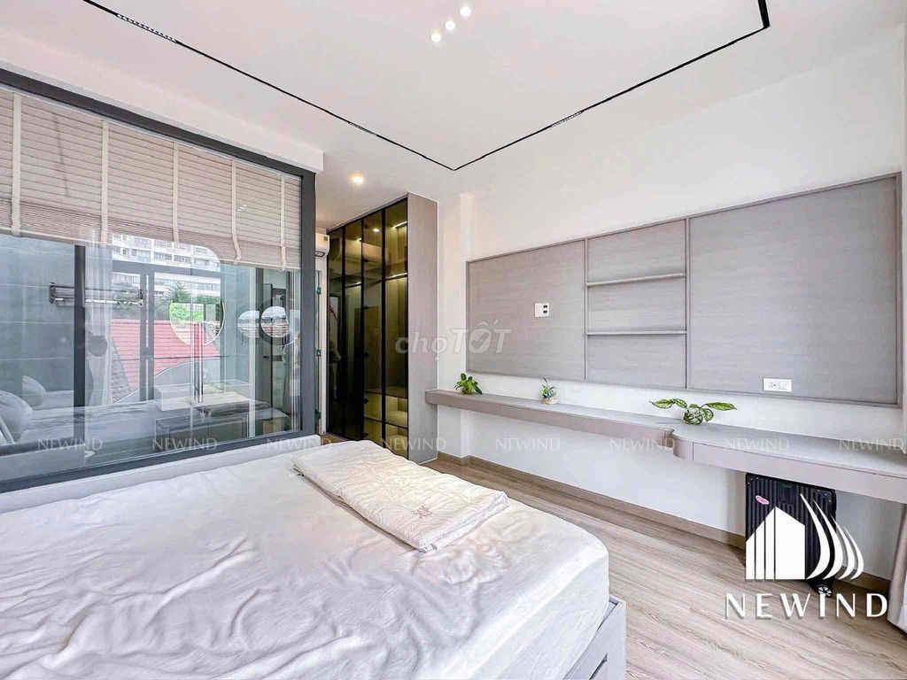 Tell Zhang the Guardian a bedroom in Central 7 full of facilities