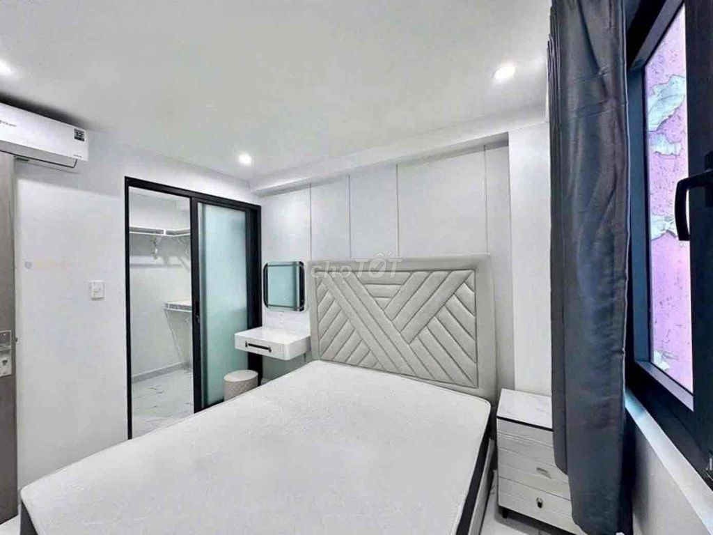 The apartment. A big balcony bedroom. Two empty ladies.