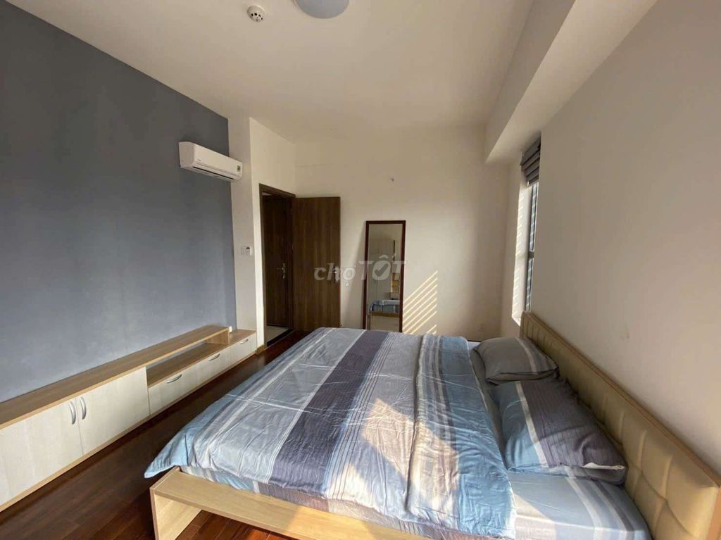 Rent three Centana bedrooms, the high-level corner. Nice view right there.