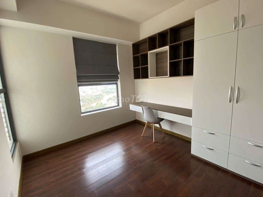 Rent three Centana bedrooms, the high-level corner. Nice view right there.