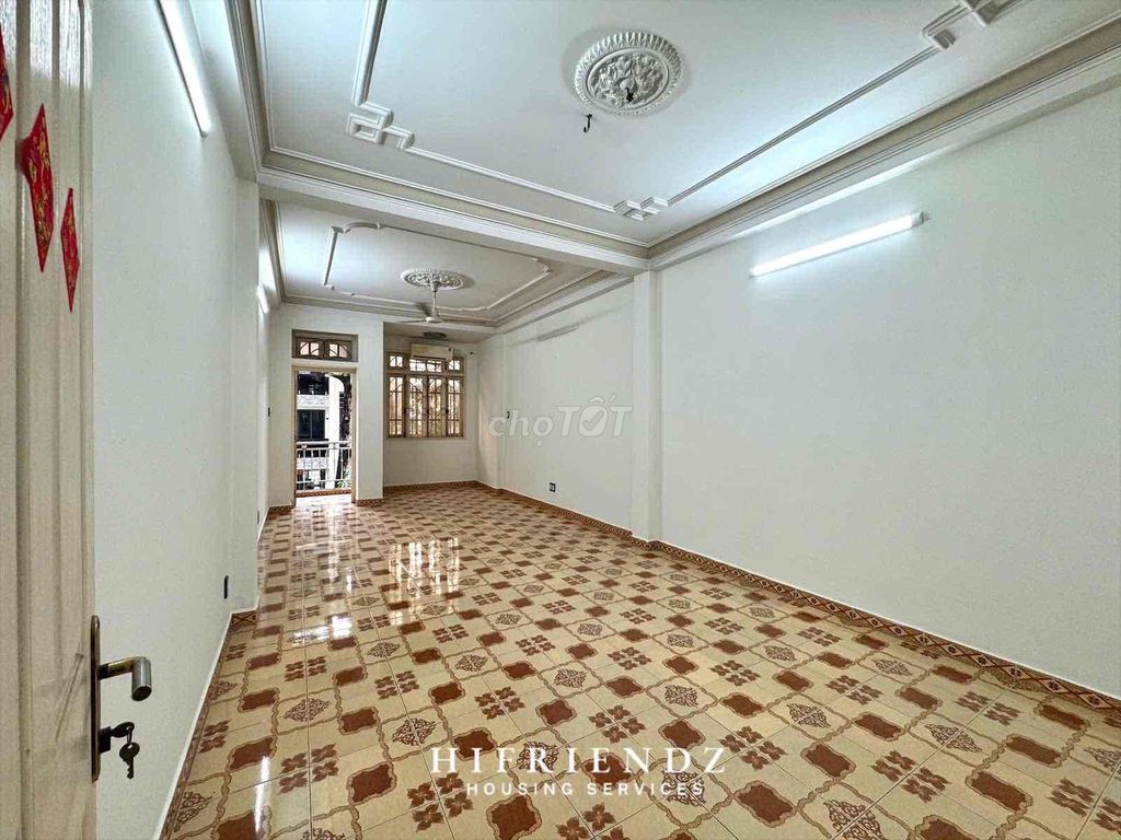 Rent the balcony room 40 meters in front of Nguyễn Trãi near Doctor Fang.
