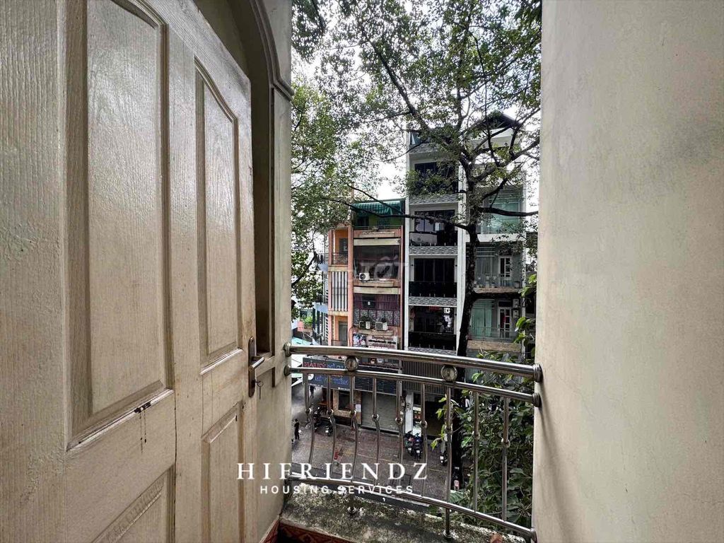 Rent the balcony room 40 meters in front of Nguyễn Trãi near Doctor Fang.
