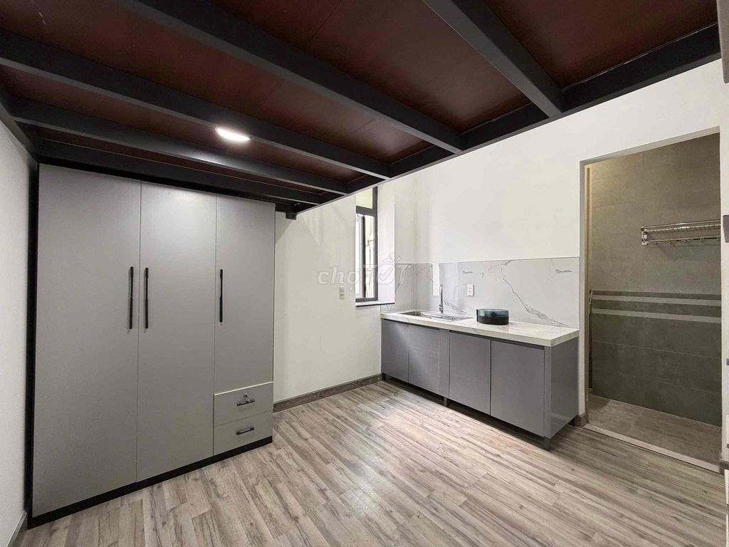 We're going to rent a modern-day unit right now. Võ Thị Sáu, 3th District.
