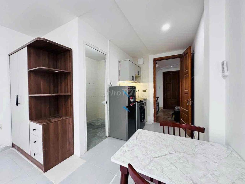 The new apartment is full of furniture - free car car access, market, ueh