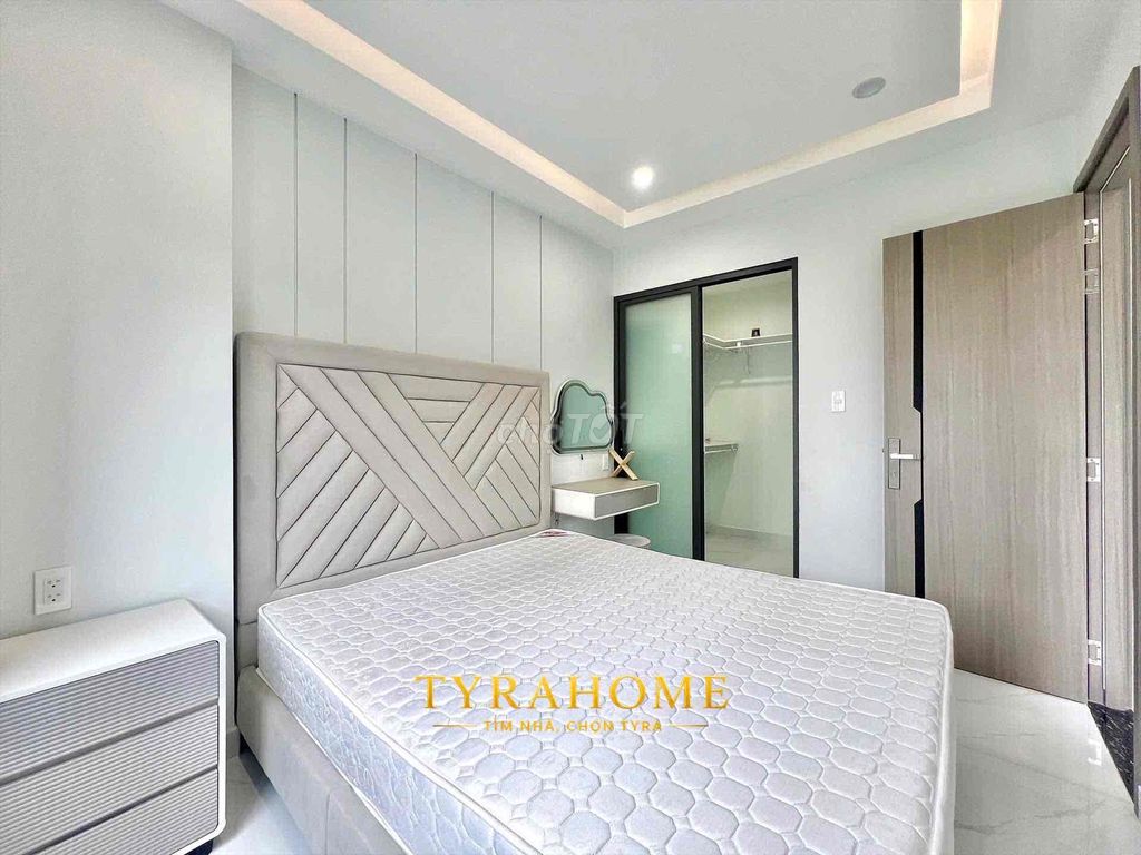 The one-room apartment in the middle of the night.