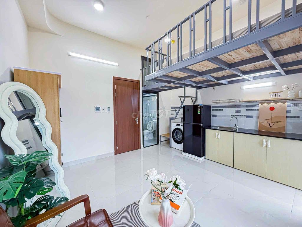 The balcony is free through District 4, 8th, channel 1, near the Channel Bridge, New Shun