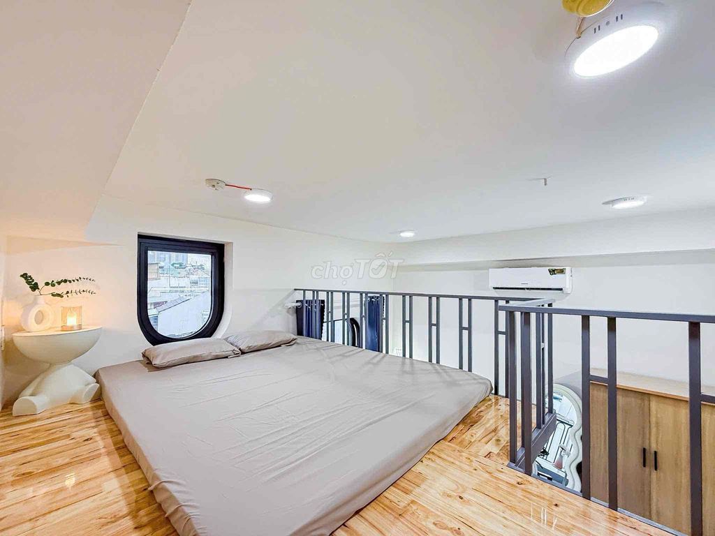 The balcony is free through District 4, 8th, channel 1, near the Channel Bridge, New Shun