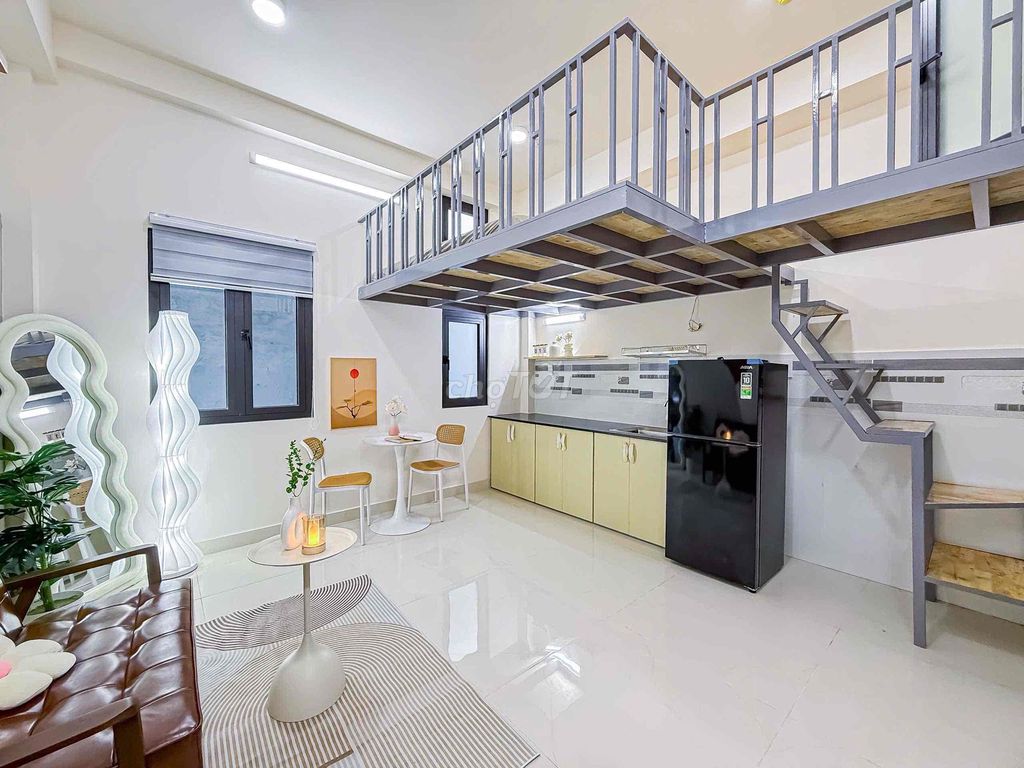 The balcony is free through District 4, 8th, channel 1, near the Channel Bridge, New Shun