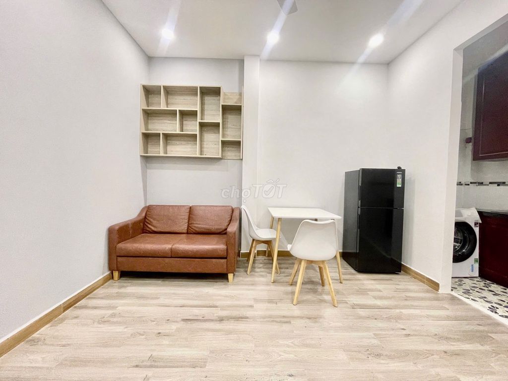 Rent apartment 1 bedroom 45 M2 with balconies, private washing machine-- 1st district.