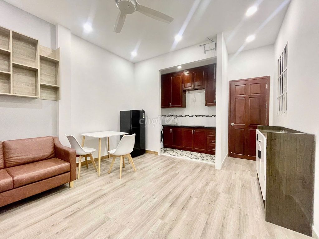 Rent apartment 1 bedroom 45 M2 with balconies, private washing machine-- 1st district.