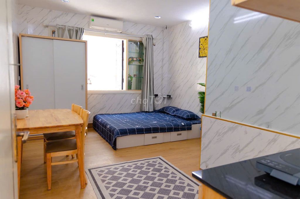 Rent apartment 1 bedroom 45 M2 with balconies, private washing machine-- 1st district.