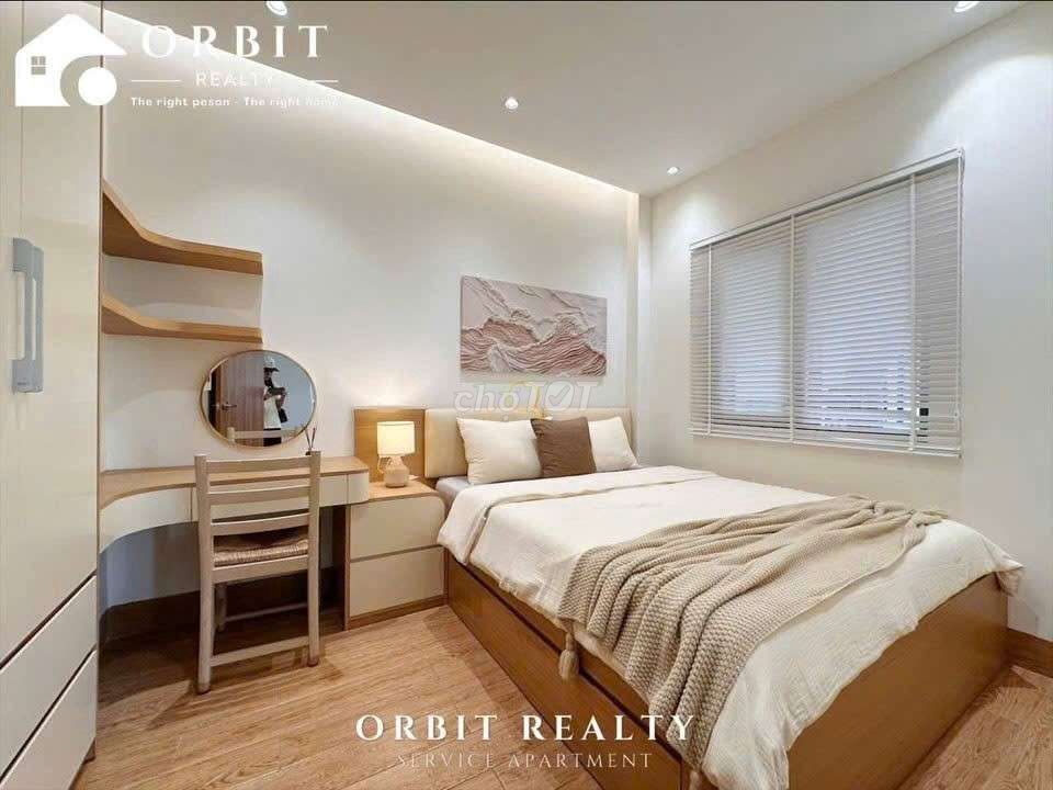 The apartment is a Bancol bedroom in the blue row.