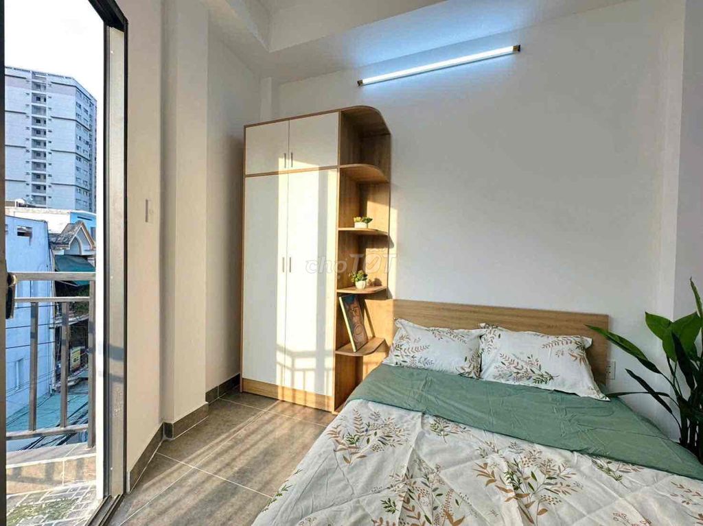 Nice balcony studio -- auto alley -- right Nguyễn Xí – full interior.