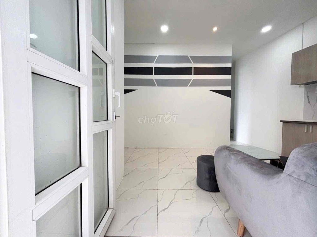 Rent the apartment. A balcony bedroom. High-level furniture.