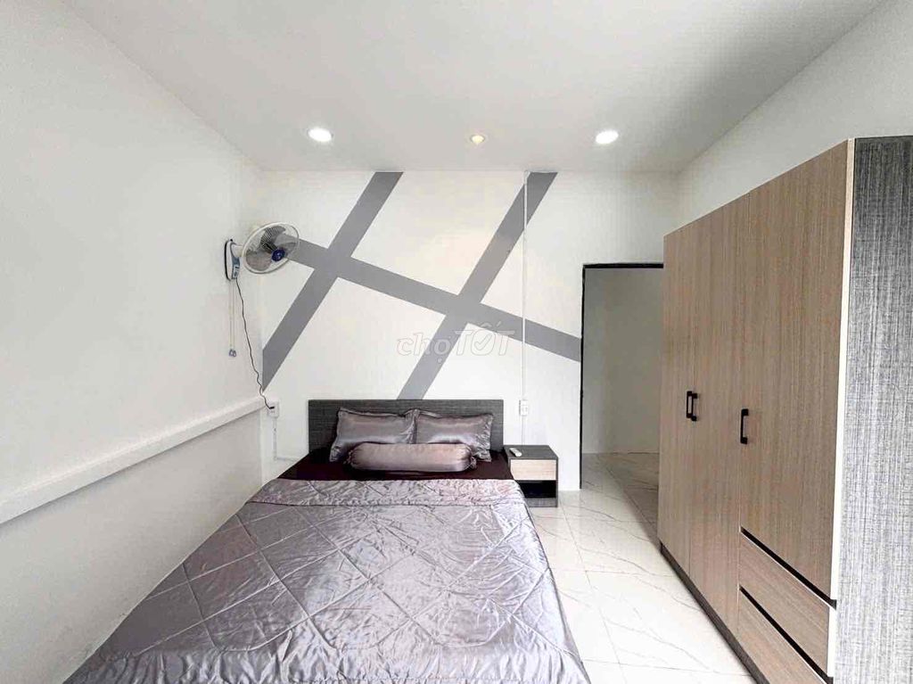 Rent the apartment. A balcony bedroom. High-level furniture.