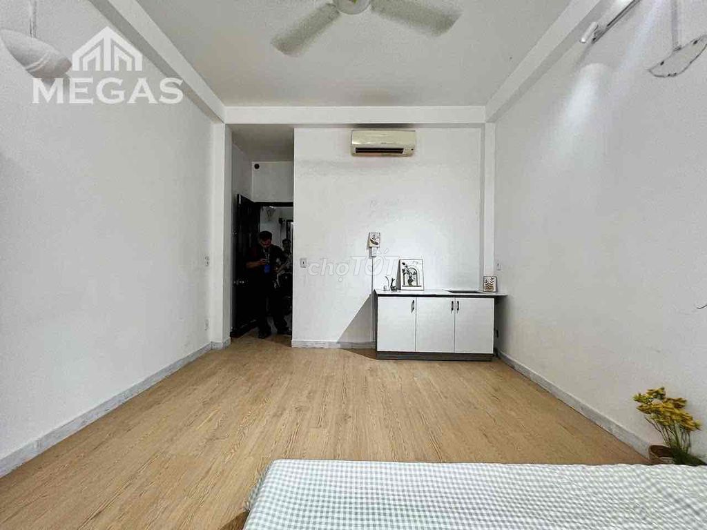 The sunlight apartment studio is in the bridge, Districtary.