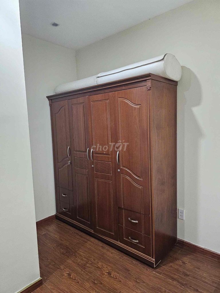 Rent the service apartment with the closets, air conditioning,