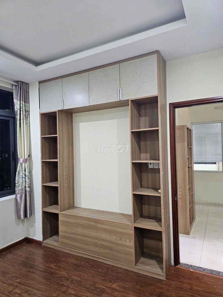 Rent the service apartment with the closets, air conditioning,
