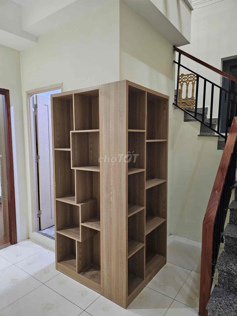 Rent the service apartment with the closets, air conditioning,