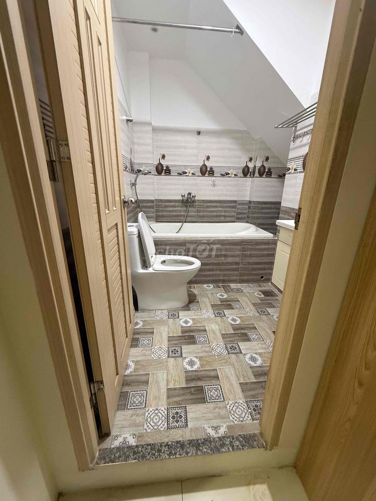Rent the service apartment with the closets, air conditioning,