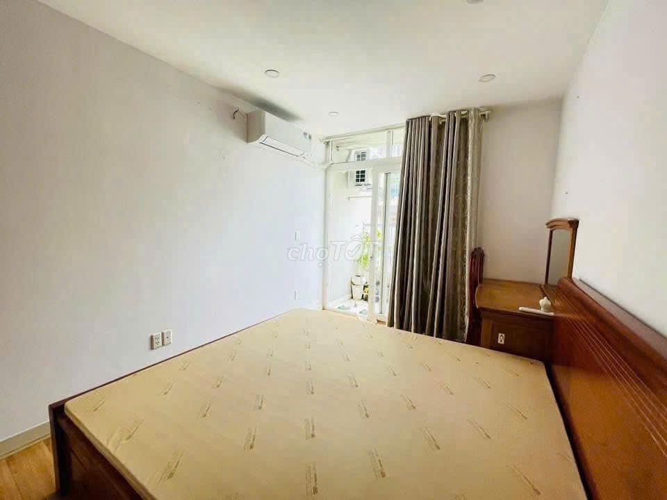 Chung cư Ngô Tất Tố so 2 p sleeps, interior costs 12 million a month.
