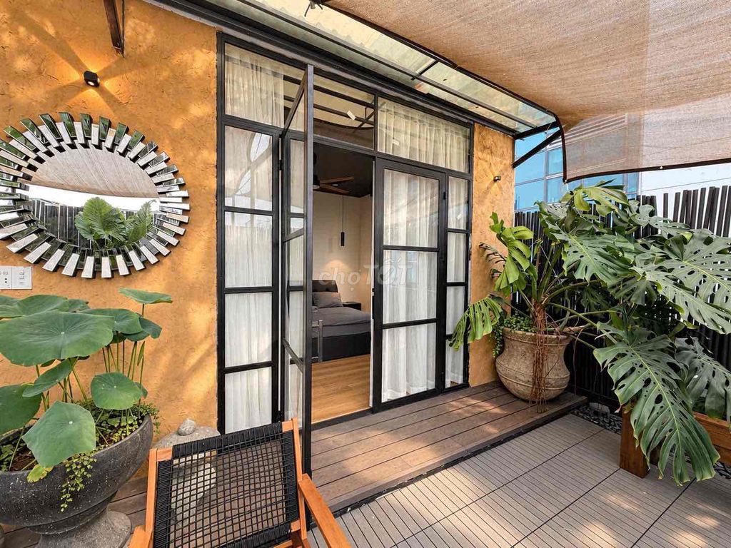 Hot opening of the penthouse two-room garden at the airport.