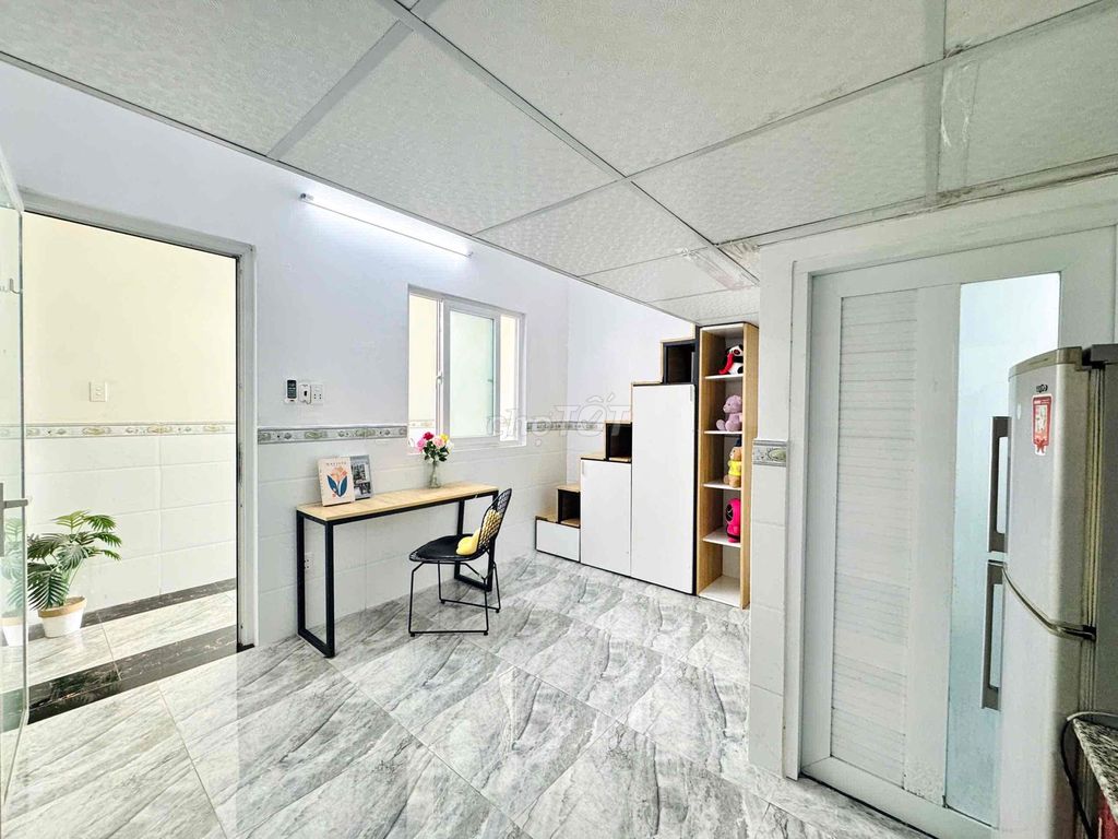 The flat is cheap. Full interior - elevator building - right at the seven-center intersection