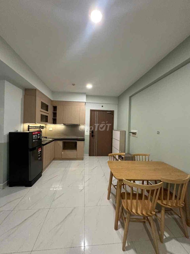 Renting apartment building. One bedroom. One bathroom.