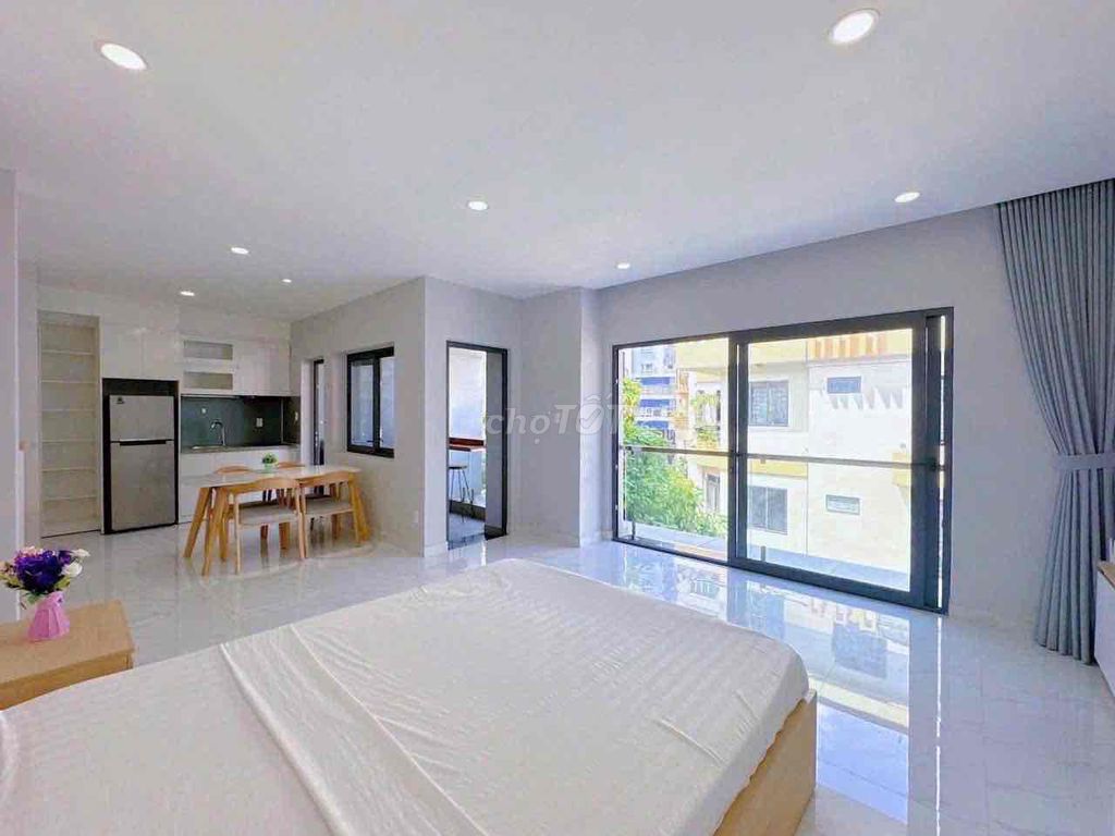 Rent a super-sense balcony in Lý Chính Thắng 3-$9.