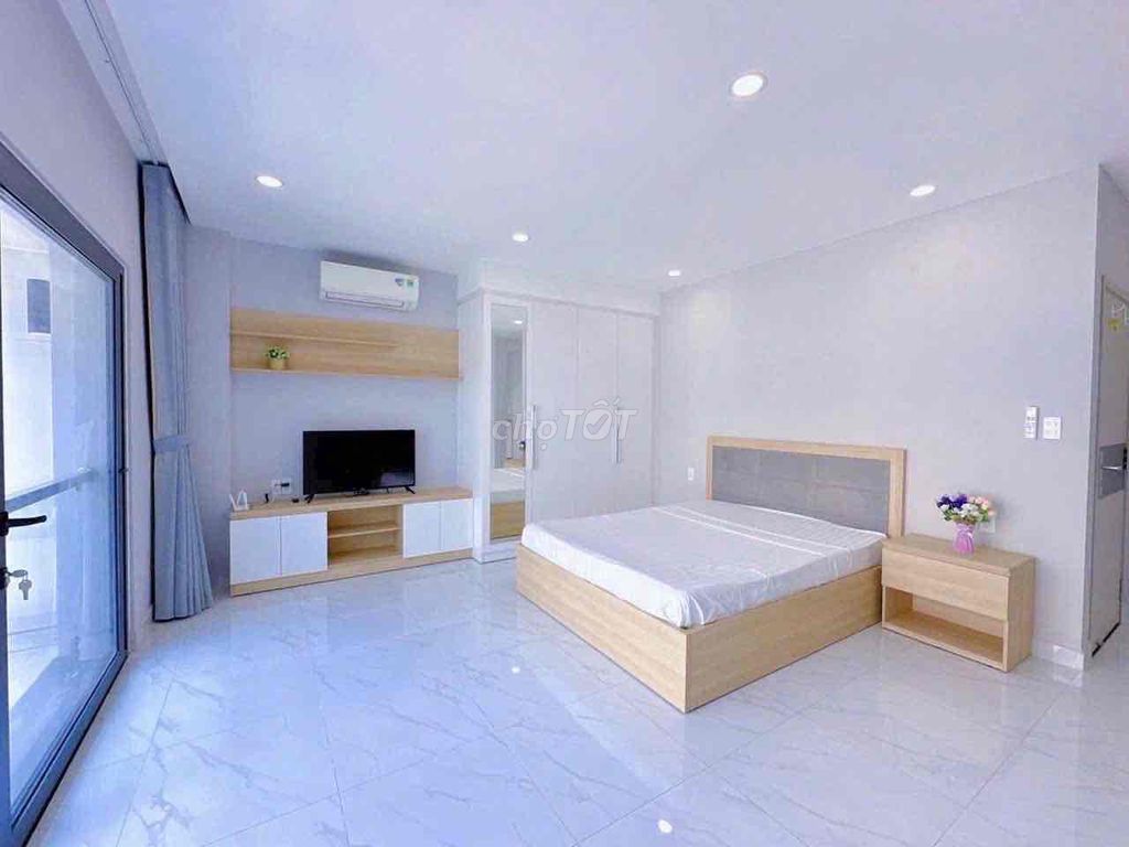 Rent a super-sense balcony in Lý Chính Thắng 3-$9.