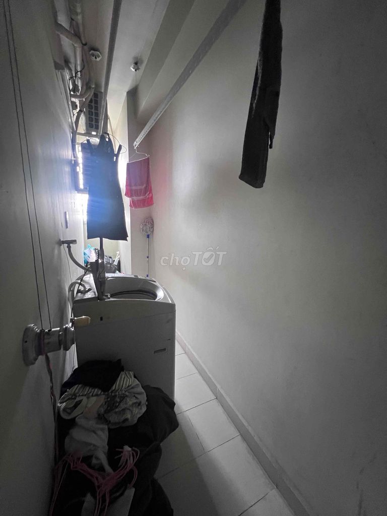 Find roommate/slot female at set 1:1 (a female) Topaz Elite District 8