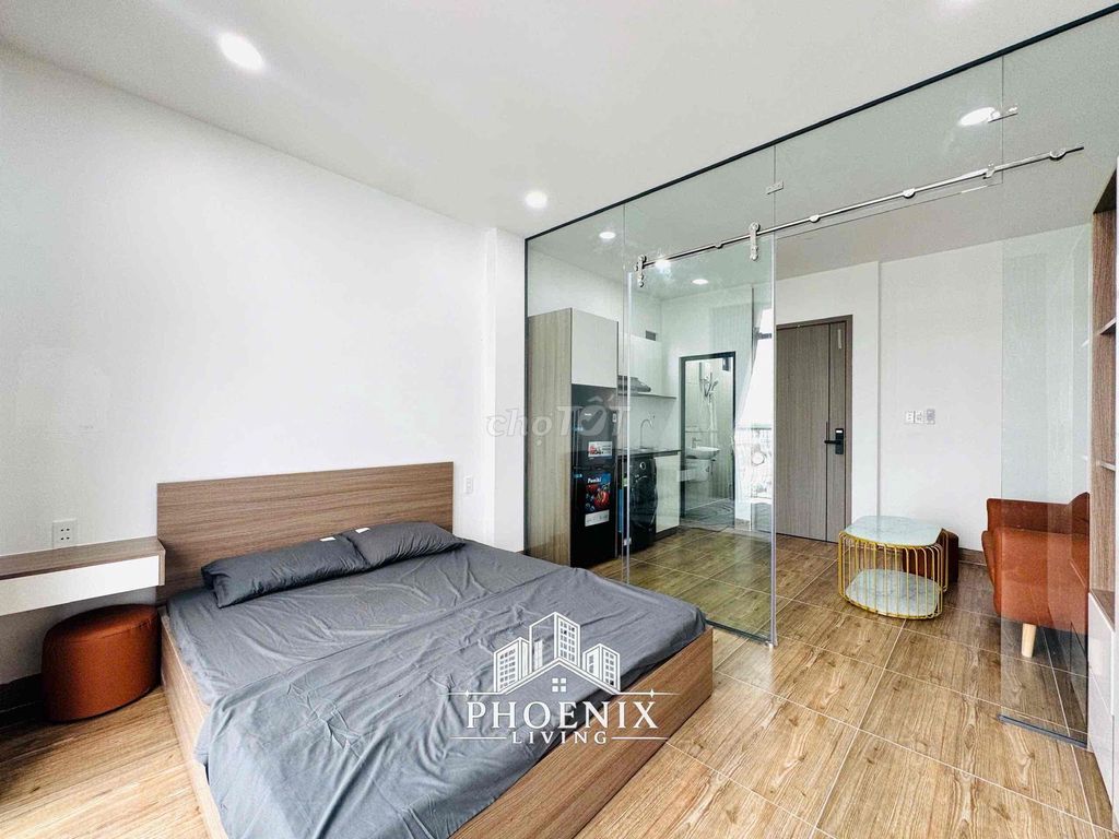 The studio is a super-beautiful split room.