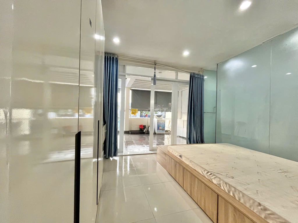 Rent a kitchen room for only 5 million2 in the Big House.